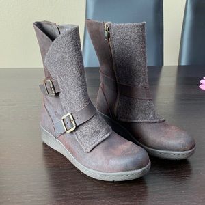 Felt/leather booties, new